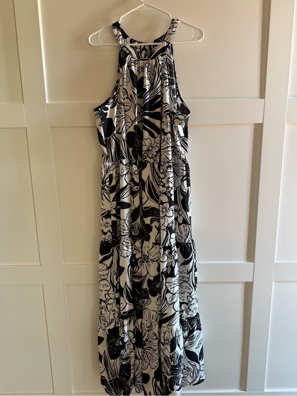 London Times Woman 2X Black White Floral Tiered Sleeveless Maxi Dress